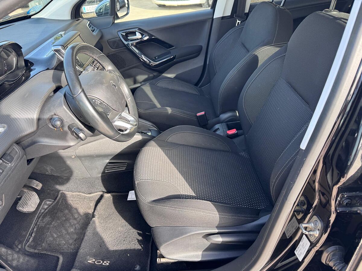 PEUGEOT 208 TECH 1.2 E-THP LPG AUTO SPANISH LHD IN SPAIN 70000 MILES SUPER 2019